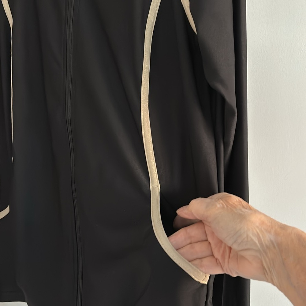 Running jacket or ski layer - Picture 4 of 7